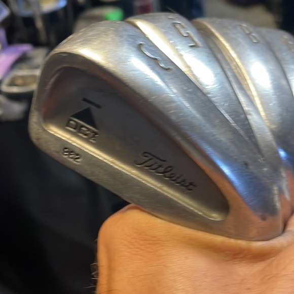 Titleist Mens Golf Set 8 Pc. 
In right hand - Picture 11 of 15